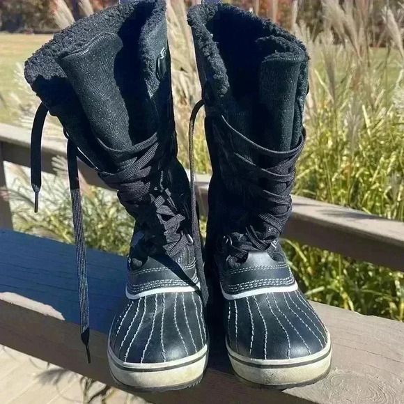 Sorel Women’s waterproof boots. Gently used. Size 6. - Picture 6 of 7